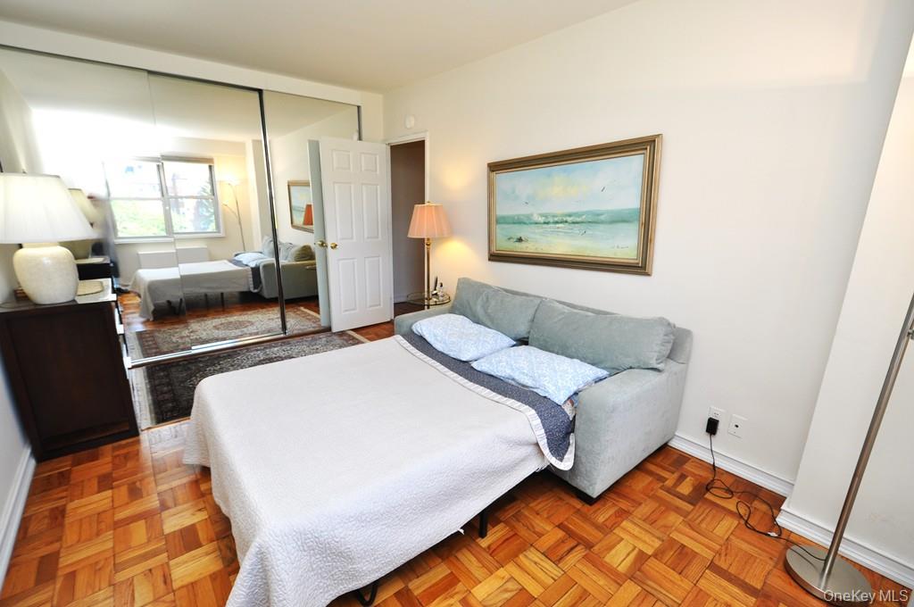 Scarsdale, New York 10583, United States, 3 Bedrooms Bedrooms, ,2 BathroomsBathrooms,Residential,Pending,197934