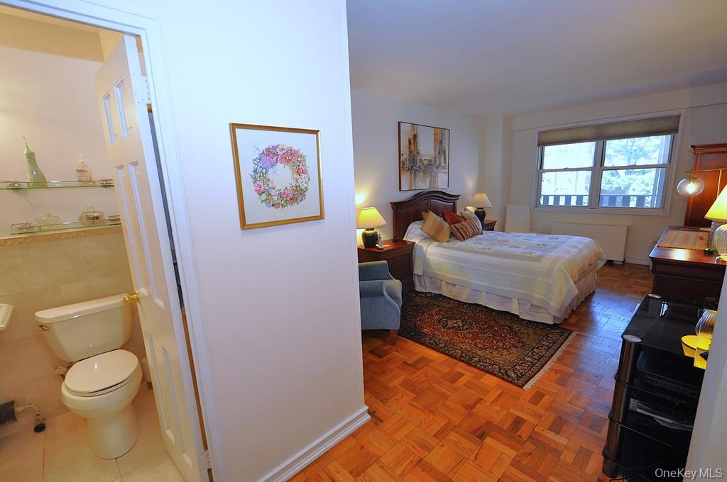 Scarsdale, New York 10583, United States, 3 Bedrooms Bedrooms, ,2 BathroomsBathrooms,Residential,Pending,197934