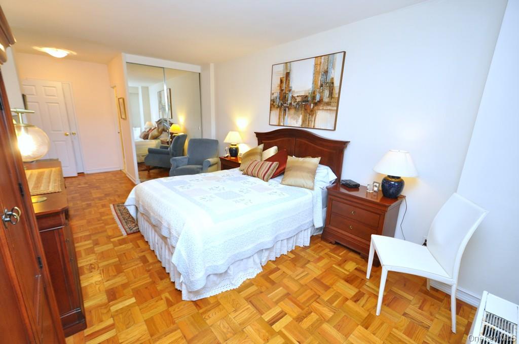 Scarsdale, New York 10583, United States, 3 Bedrooms Bedrooms, ,2 BathroomsBathrooms,Residential,Pending,197934