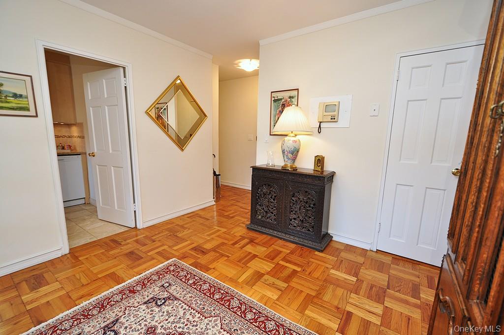 Scarsdale, New York 10583, United States, 3 Bedrooms Bedrooms, ,2 BathroomsBathrooms,Residential,Pending,197934