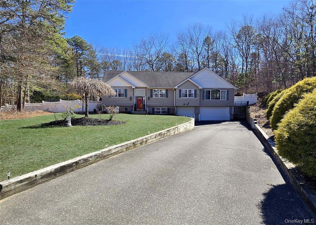 Photo of 11 Doral Lane, Yaphank, NY 11980 (MLS # 1036687)
