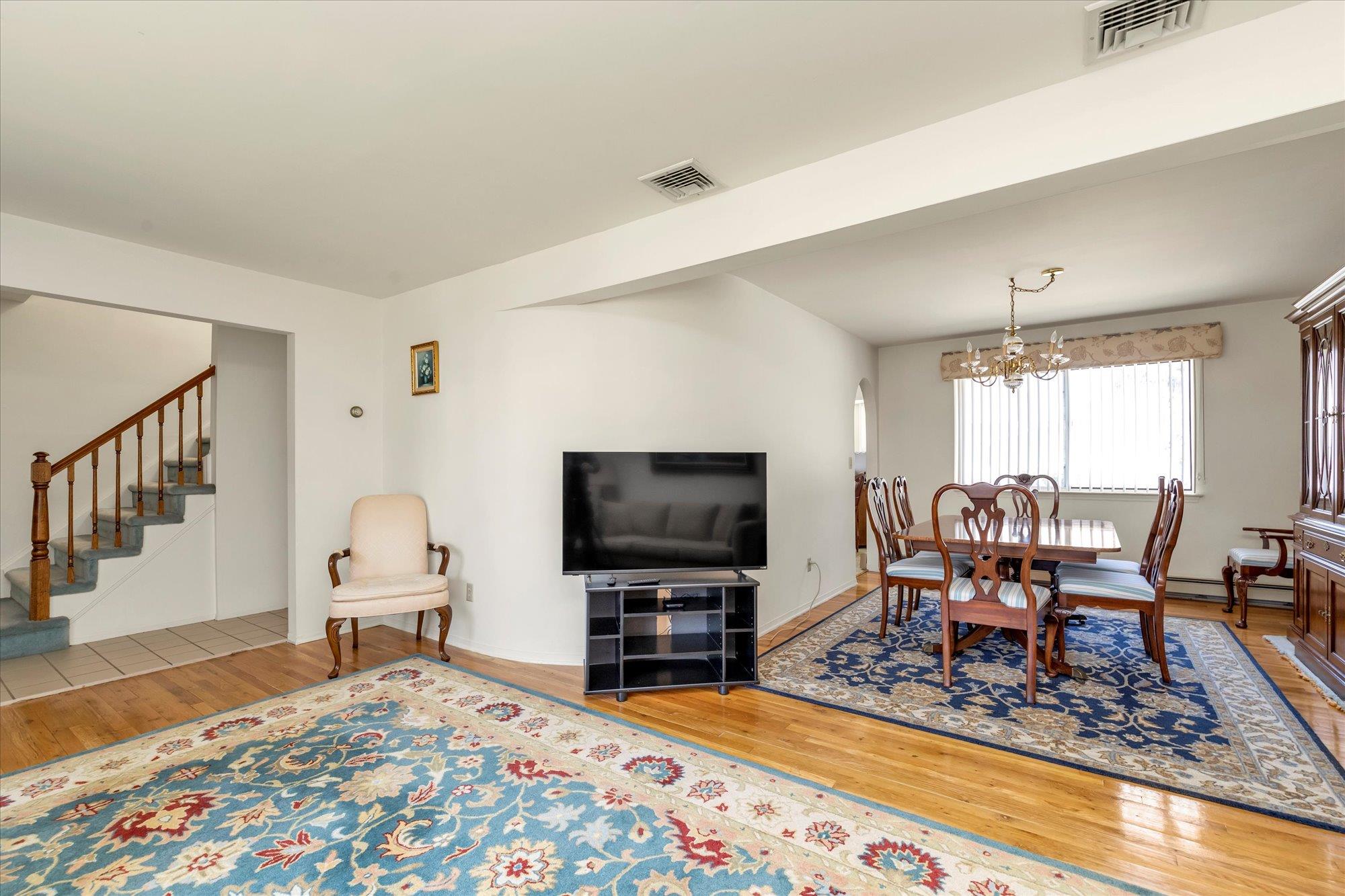7 Sunset Avenue, Lynbrook, New York image 4