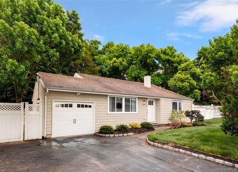 Photo of 3106 Devon Avenue, Medford, NY 11763 (MLS # 967324)