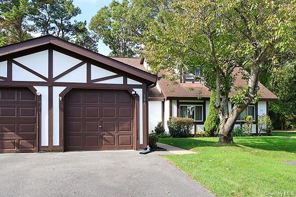 133 FIELDSTONE CT, MIDDLE ISLAND, NY 11953 - Image 2ccff112e5fcb57844e1d8c973b82617/2249922448