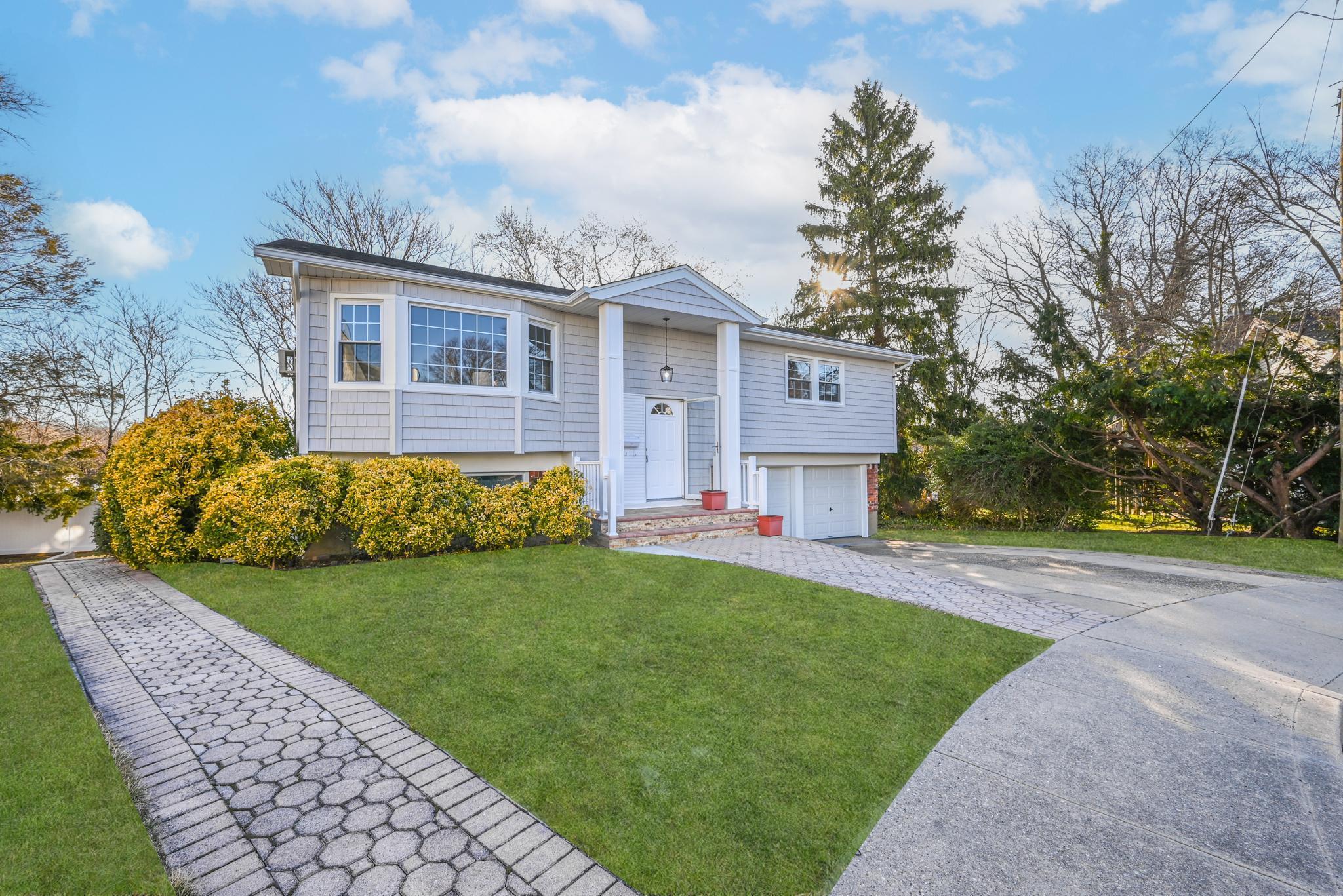 7 Felms Court, Bethpage, New York image 2