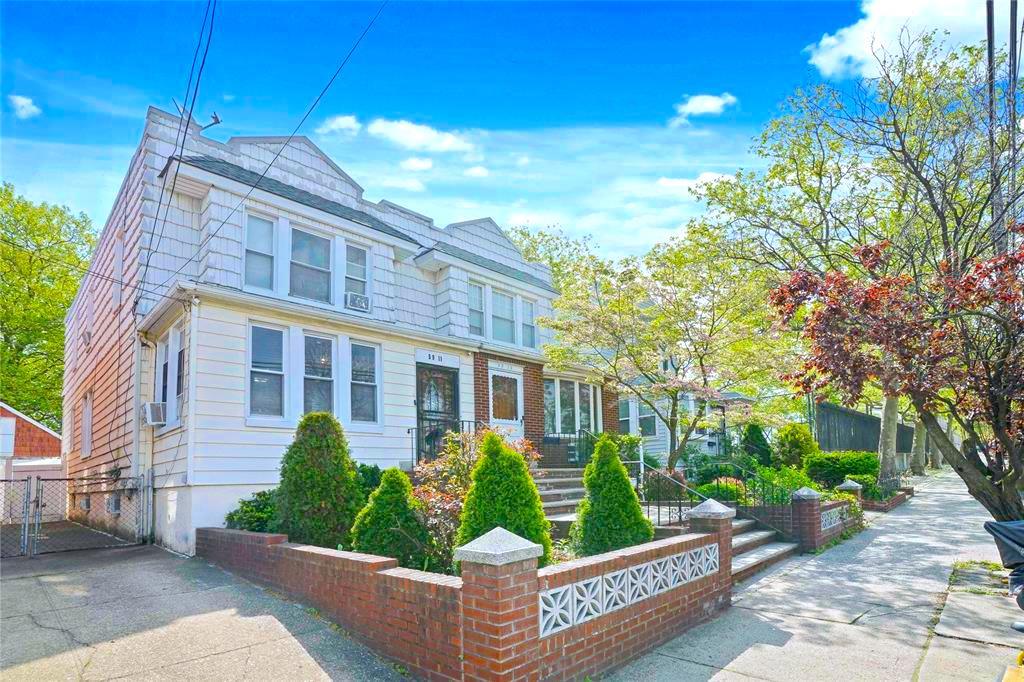 Property for Sale at Fresh Pond Road, Maspeth, Queens, NY - Bedrooms: 3 
Bathrooms: 3 
Rooms: 6  - $949,000
