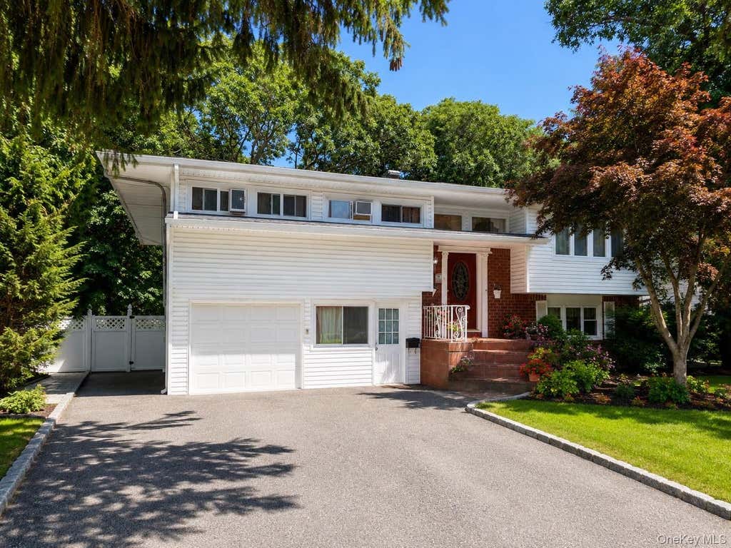 Photo of 31 Holbrook Road, Centereach, NY 11720 (MLS # 1022073)
