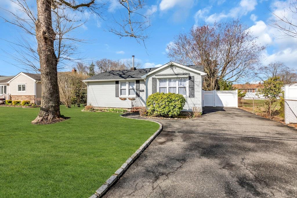 61 Eatondale Avenue, Blue Point, New York image 2