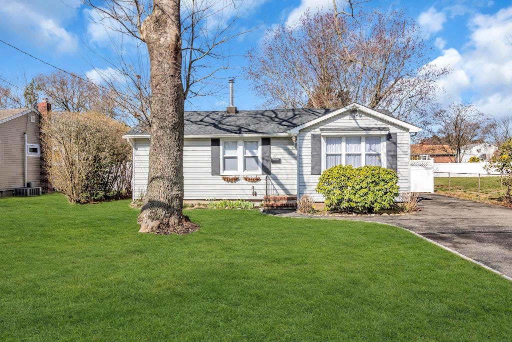 61 Eatondale Avenue, Blue Point, New York image 1