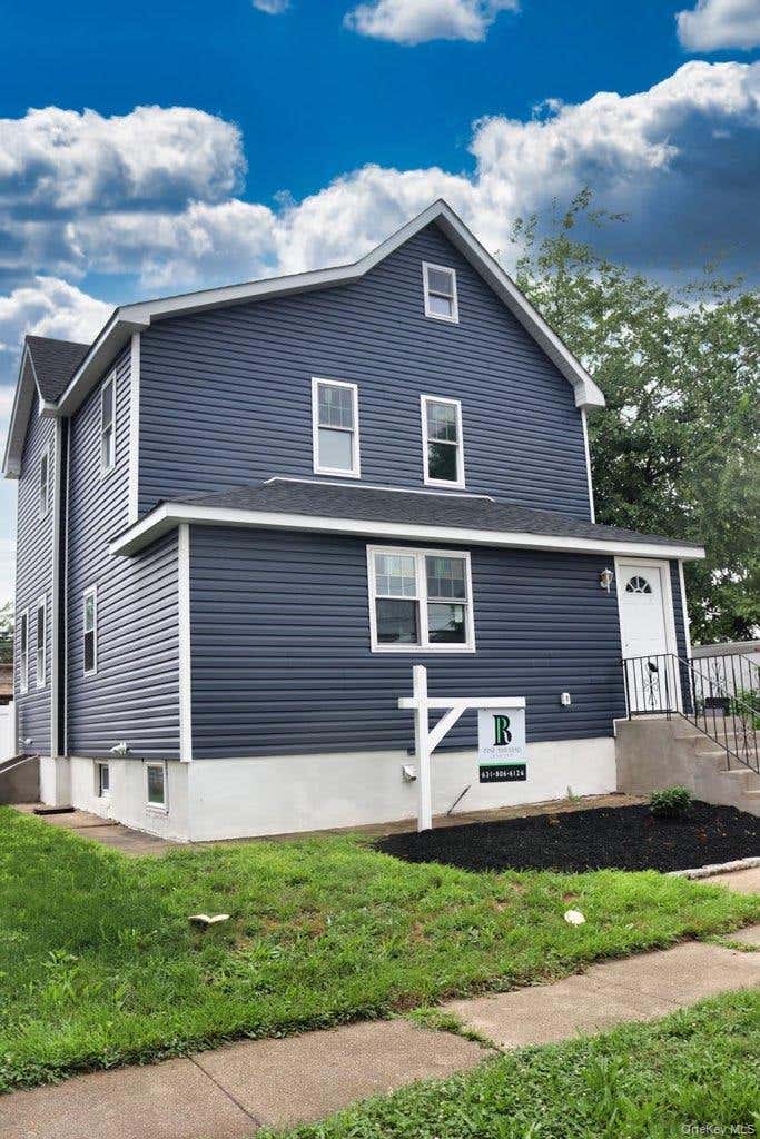 Photo of 21 Randall Avenue, Lynbrook, NY 11563 (MLS # 1034403)