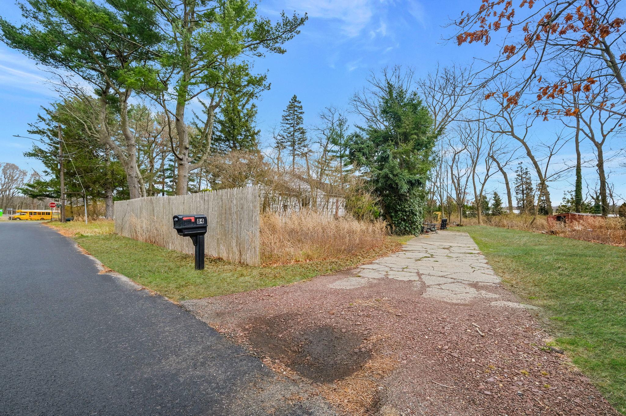 84 Landview Drive, Dix Hills, New York image 2
