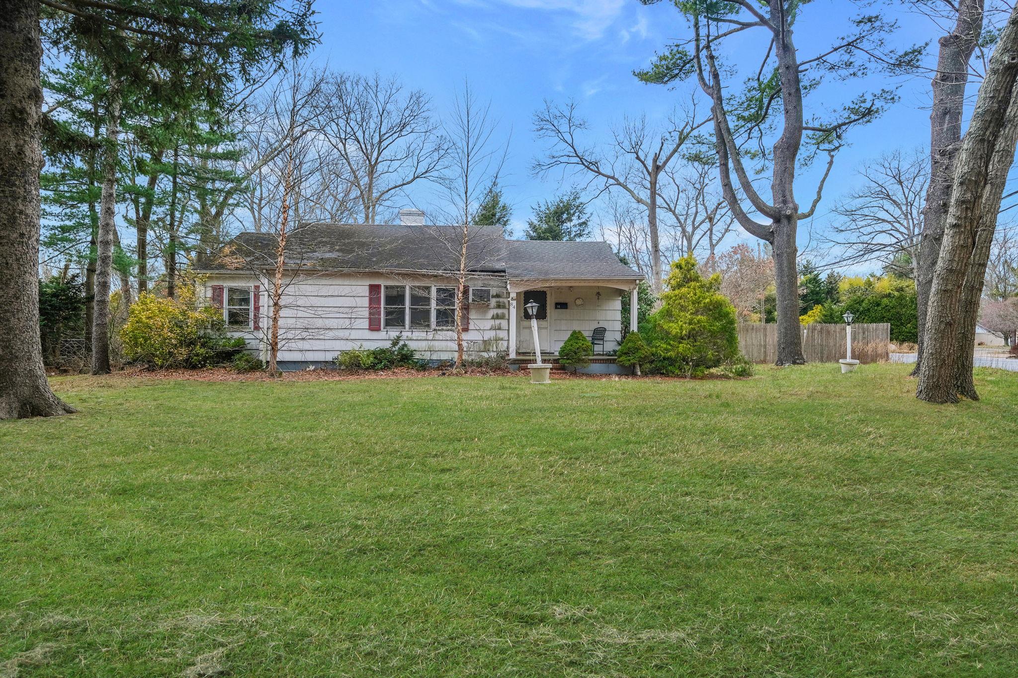 84 Landview Drive, Dix Hills, New York image 1