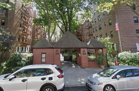 Homes For Sale - 118-66 Metropolitan Ave #5E<br/> Queens County, Kew Gardens, NY 11415