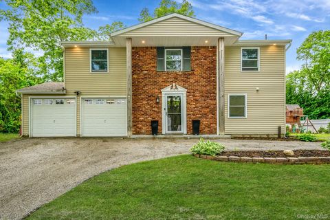 Photo of 182 Crystal Brook Hollow Road, Port Jefferson Station, NY 11776 (MLS # 927300)