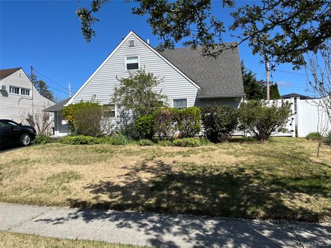 Homes For Sale - 49 Flagstone Lane<br/> Westbury, NY 11590