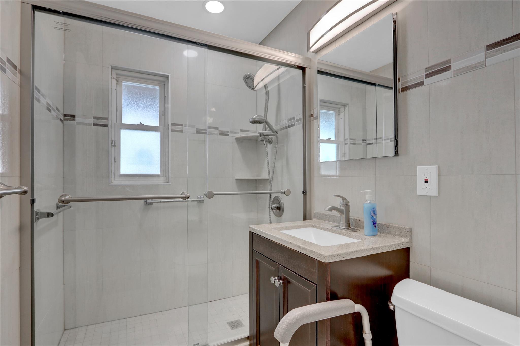 50-20 Utopia Parkway Pkwy, Fresh Meadows, New York image 8
