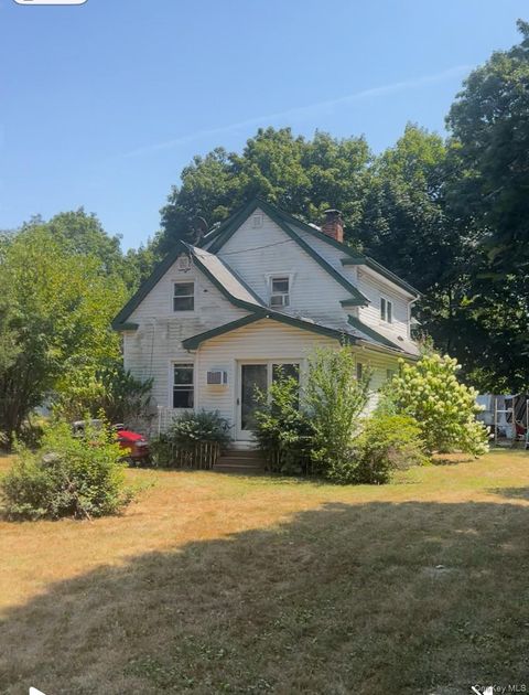 Photo of 830 Jericho Turnpike, Westbury, NY 11590 (MLS # 920155)