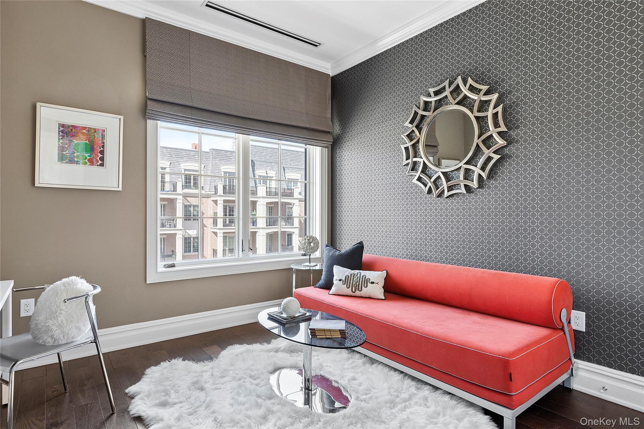 1000 Royal Court 1207