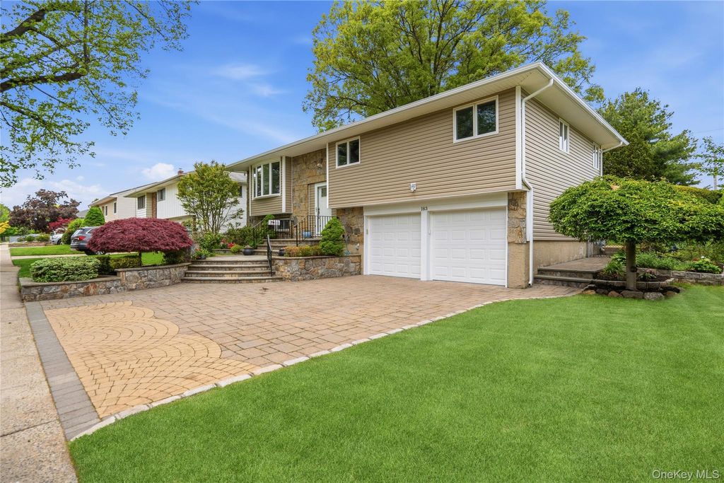 Photo of 183 N Marginal Road, Jericho, NY 11753 (MLS # 993946)