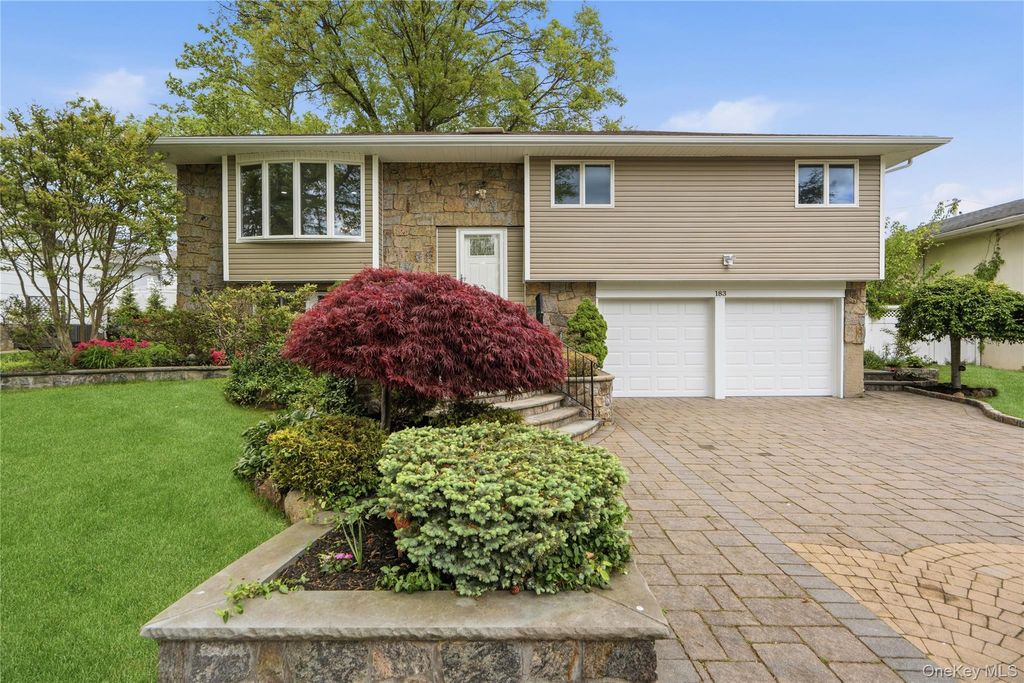 Photo of 183 N Marginal Road, Jericho, NY 11753 (MLS # 993946)