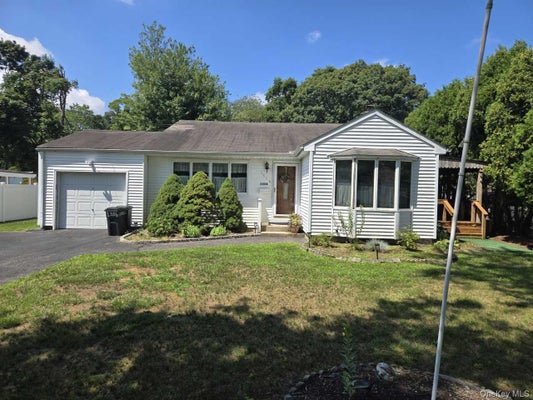 1556 N GARDINER DR, BAY SHORE, NY 11706 - Image 2cfdf1572a50bcc75a4d90bd70fc44b1/1277366027