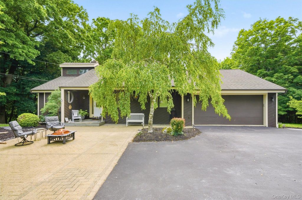 Photo of 842 Route 284, Westtown, NY 10998 (MLS # 1013744)