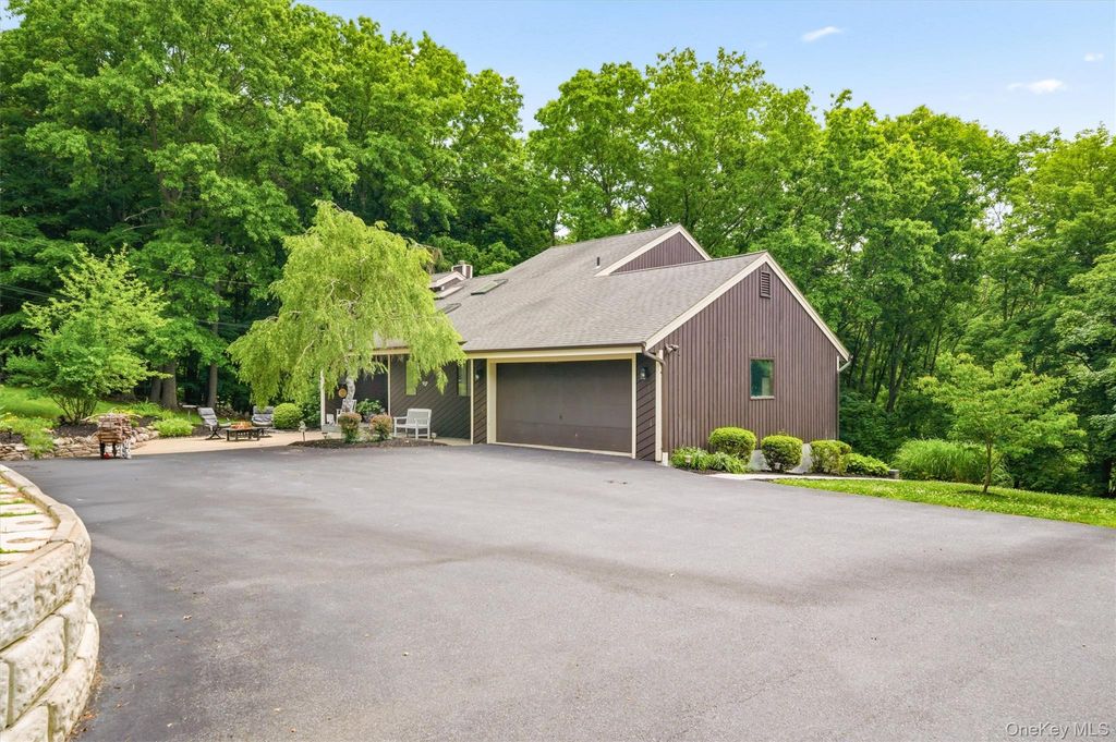 Photo of 842 Route 284, Westtown, NY 10998 (MLS # 1013744)