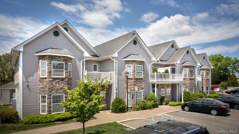 Apartment For Rent - 205 Pine Creek Road #N205<br/> Holbrook, NY 11741