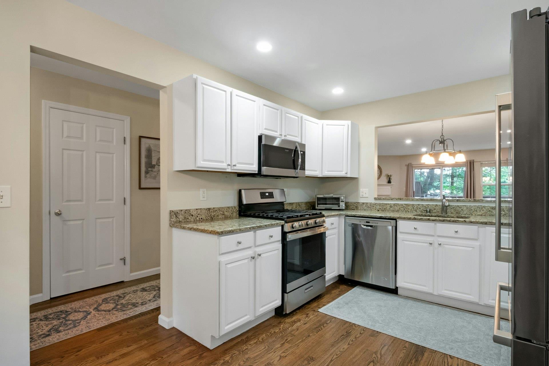 107 Glenwood Drive, Briarcliff Manor, New York image 3