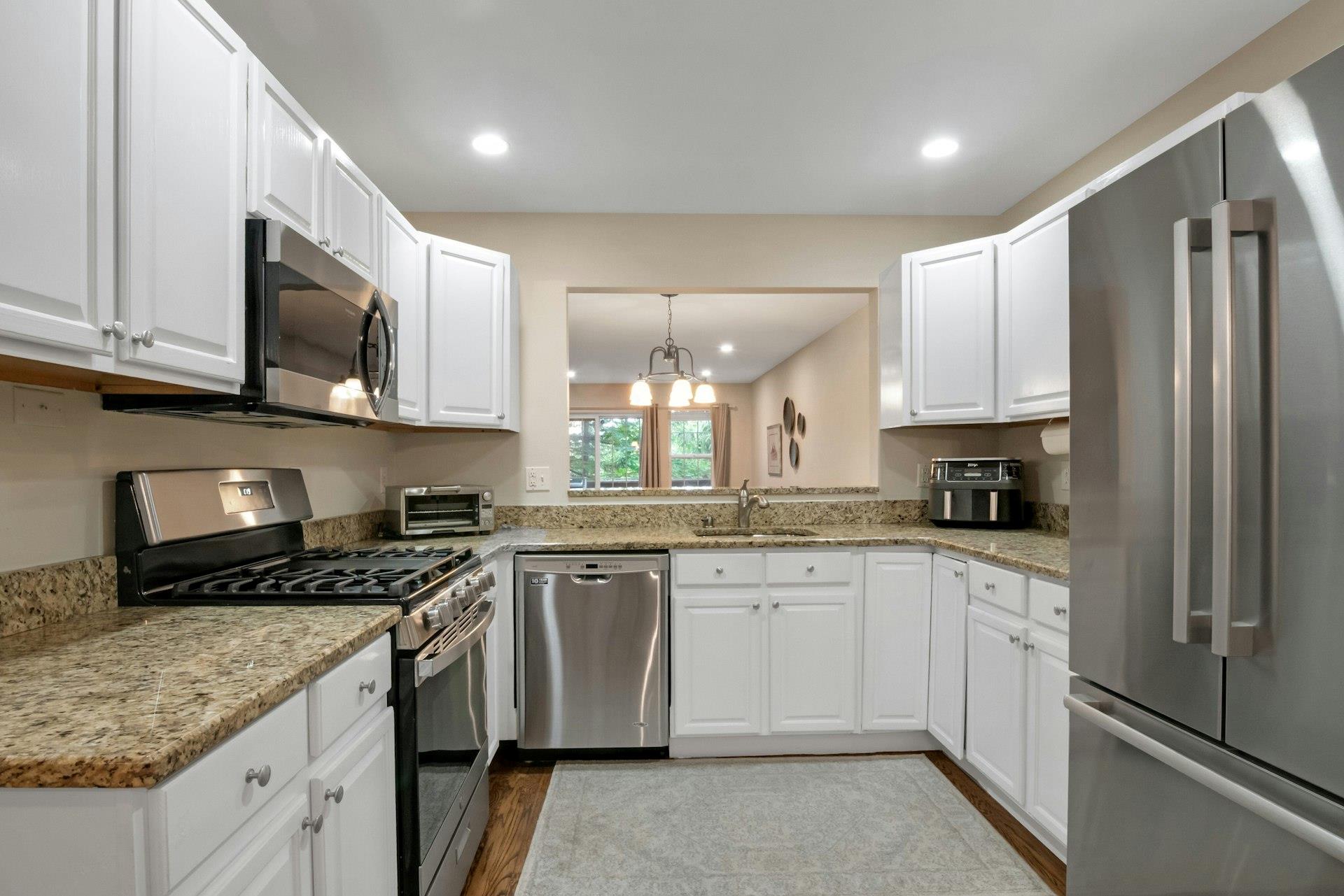 107 Glenwood Drive, Briarcliff Manor, New York image 4
