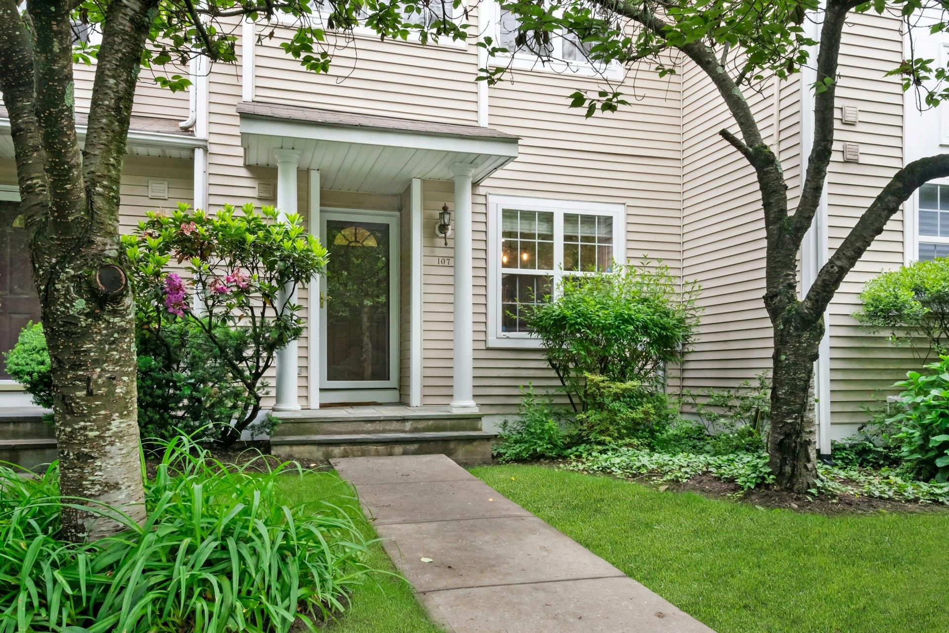 107 Glenwood Drive, Briarcliff Manor, New York image 1