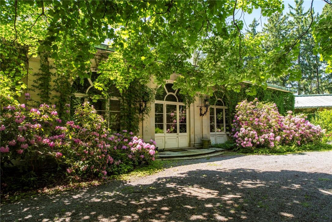 Millbrook, New York 12545, United States, 10 Bedrooms Bedrooms, ,7 BathroomsBathrooms,Residential,Active,15906