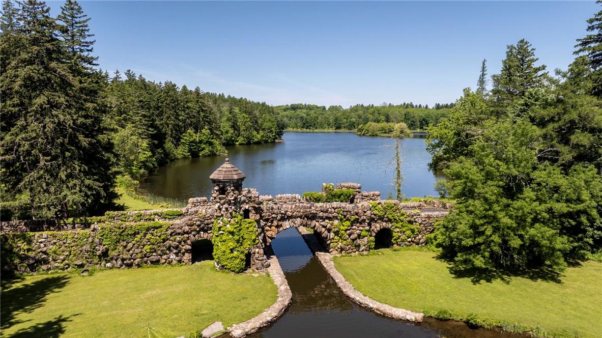 Millbrook, New York 12545, United States, 10 Bedrooms Bedrooms, ,7 BathroomsBathrooms,Residential,Active,15906