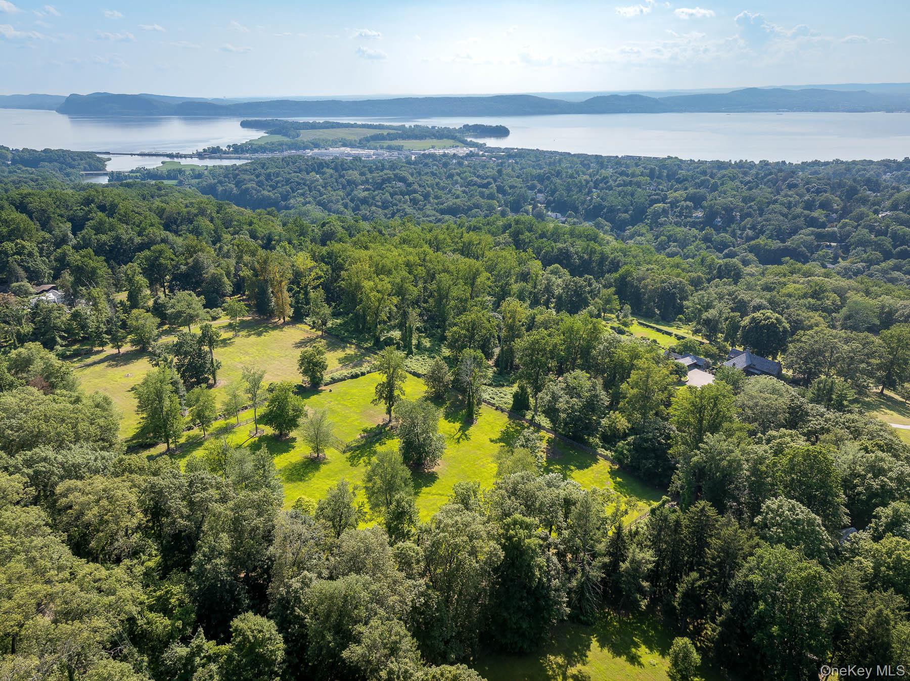 Croton-On-Hudson, New York 10520, United States, 5 Bedrooms Bedrooms, ,6 BathroomsBathrooms,Residential,Coming Soon,204087