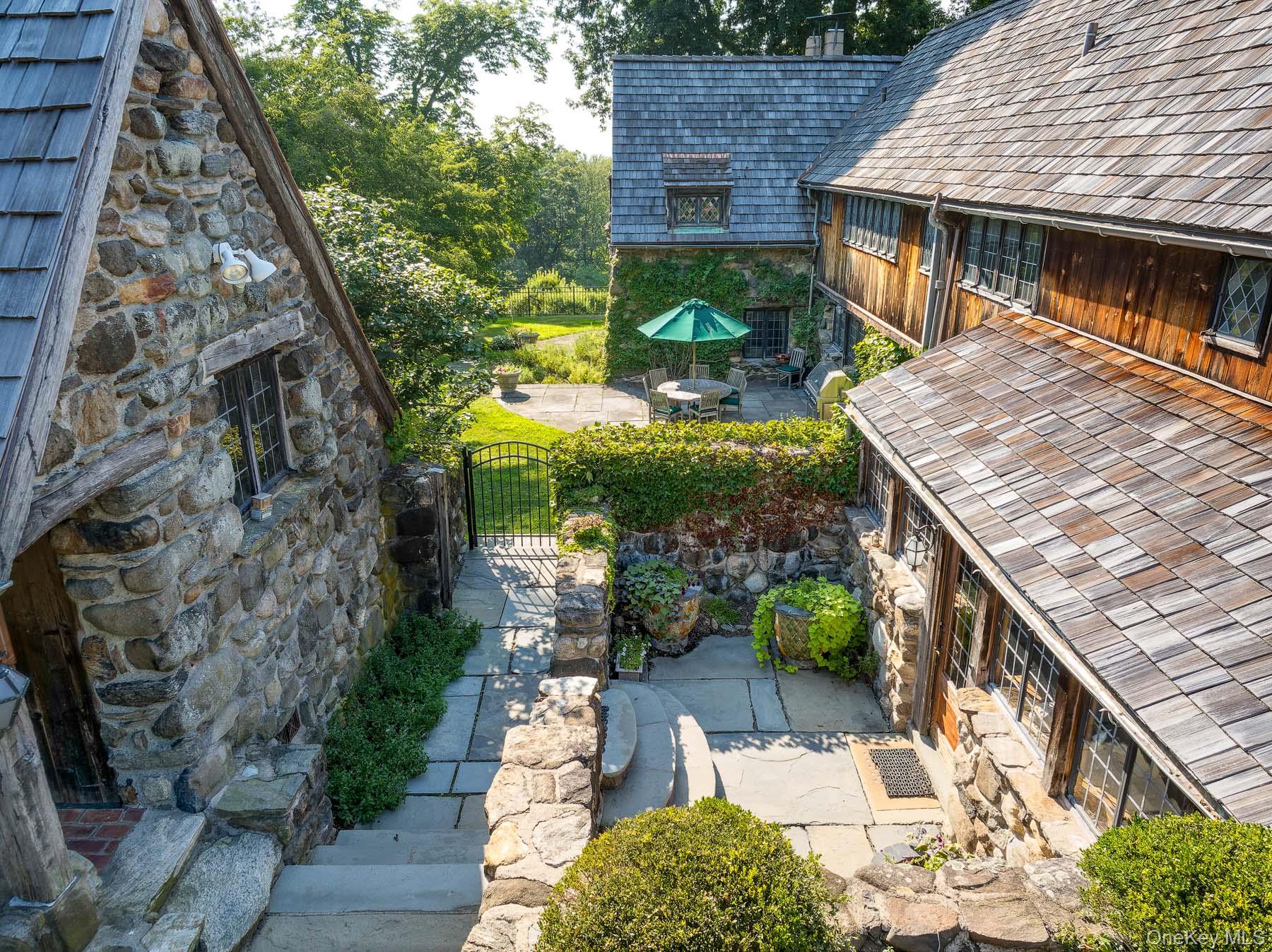 Croton-On-Hudson, New York 10520, United States, 5 Bedrooms Bedrooms, ,6 BathroomsBathrooms,Residential,Coming Soon,204087