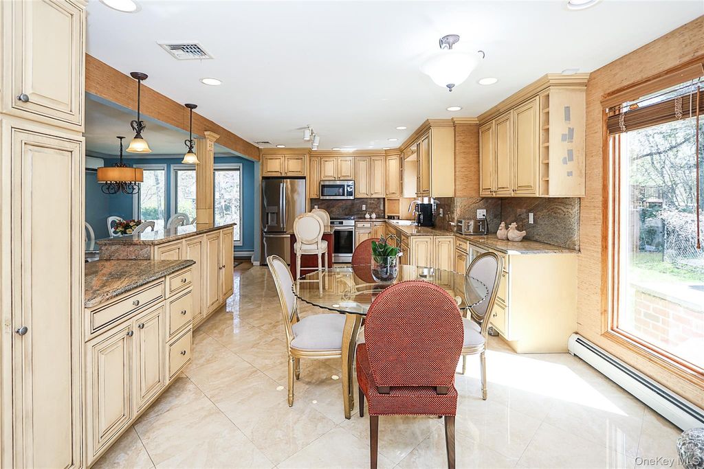 Photo of 395 Ridgefield Road, Hauppauge, NY 11788 (MLS # 991705)