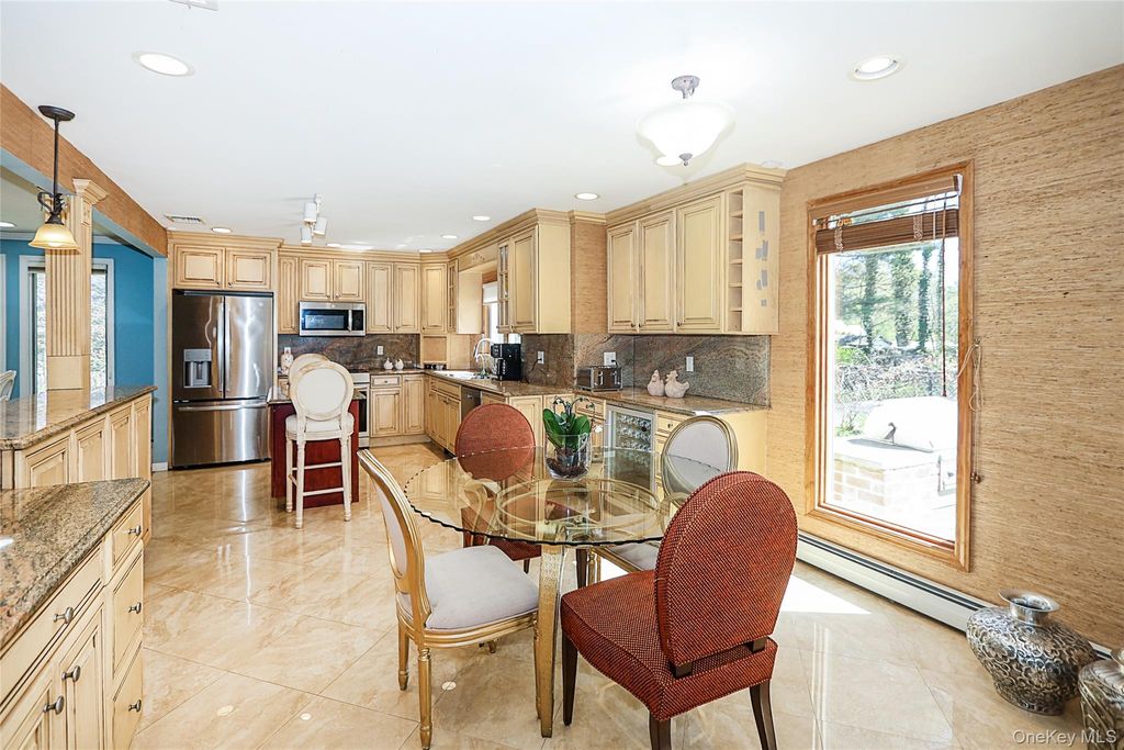 Photo of 395 Ridgefield Road, Hauppauge, NY 11788 (MLS # 991705)