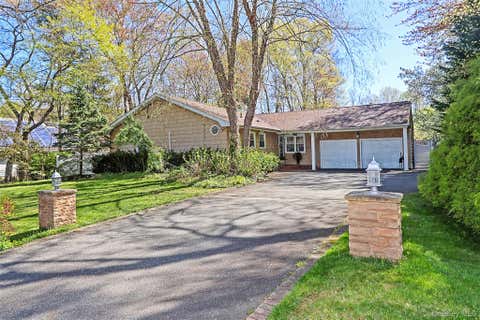 Homes For Sale - 395 Ridgefield Road<br/> Hauppauge, NY 11788