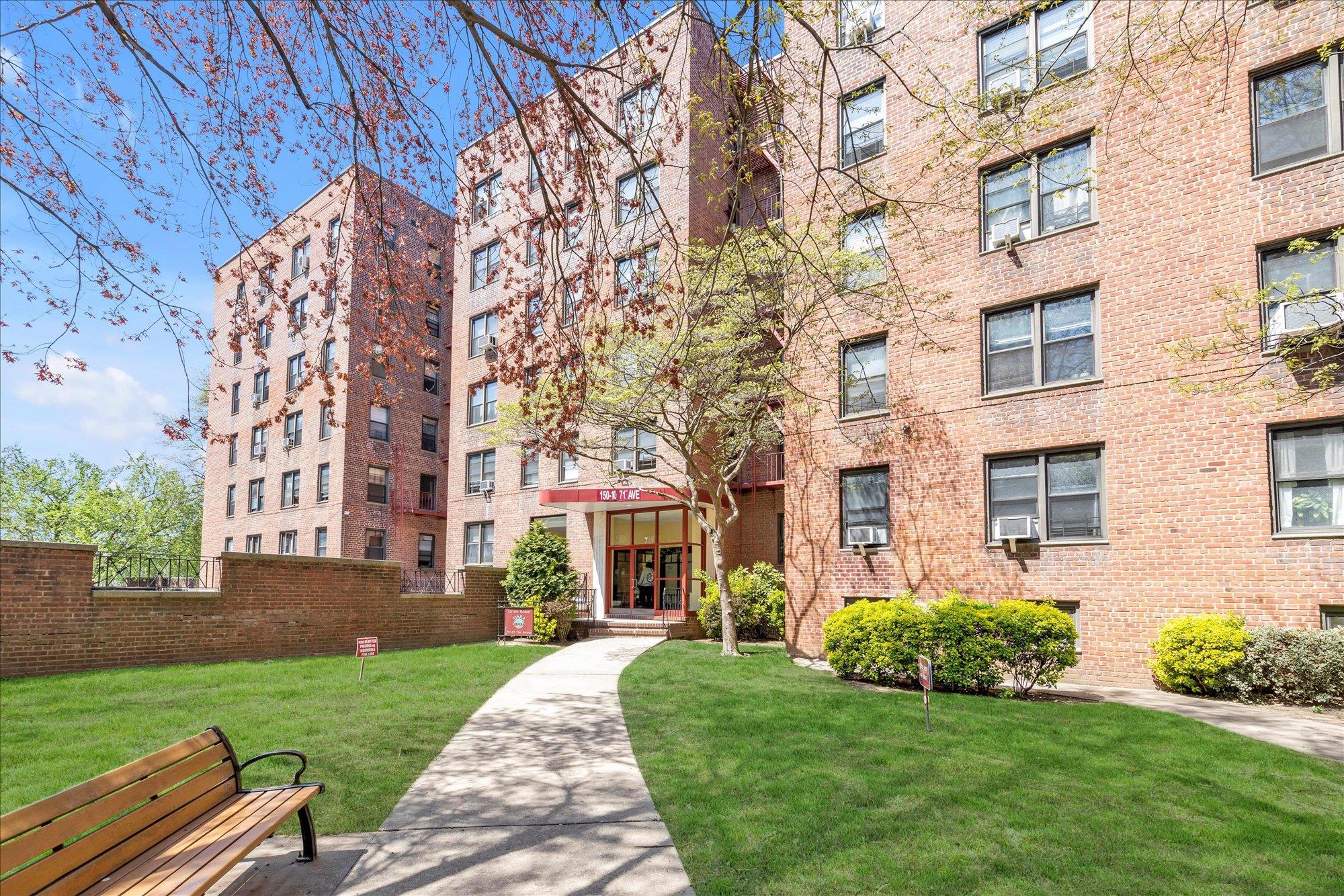 71st Avenue 6H, Kew Garden Hills, Queens, NY - 1 Bedrooms  
1 Bathrooms  
4 Rooms - 