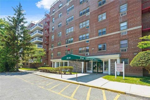 Homes For Sale - 85-10 151 Avenue #5G<br/> Howard Beach, NY 11414