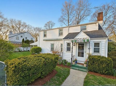 Homes For Sale - 67 Elton Road<br/> Stewart Manor, NY 11530