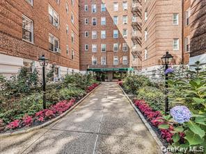 Photo of 247 Parkview Avenue #6P, Bronxville, NY 10708 (MLS # 1050185)