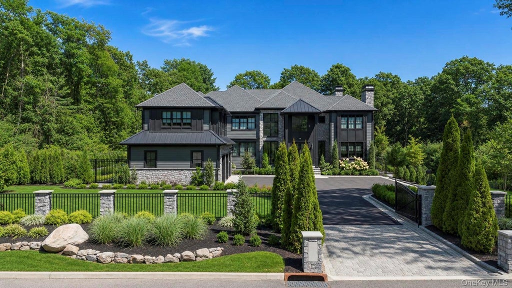 Photo of 13 Sleepy Hollow Lane, Dix Hills, NY 11746 (MLS # 1054317)