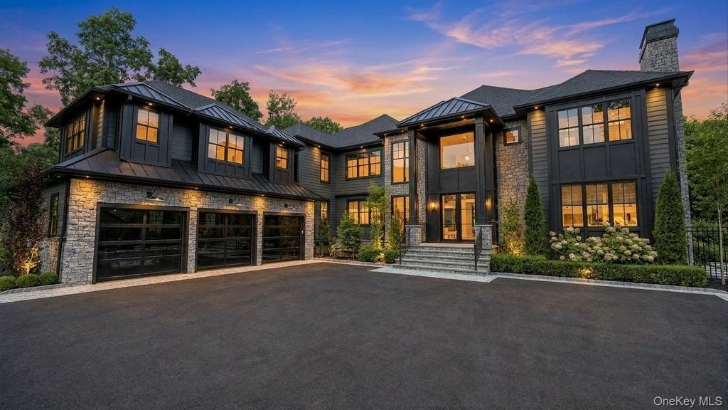 Photo of 13 Sleepy Hollow Lane, Dix Hills, NY 11746 (MLS # 1054317)