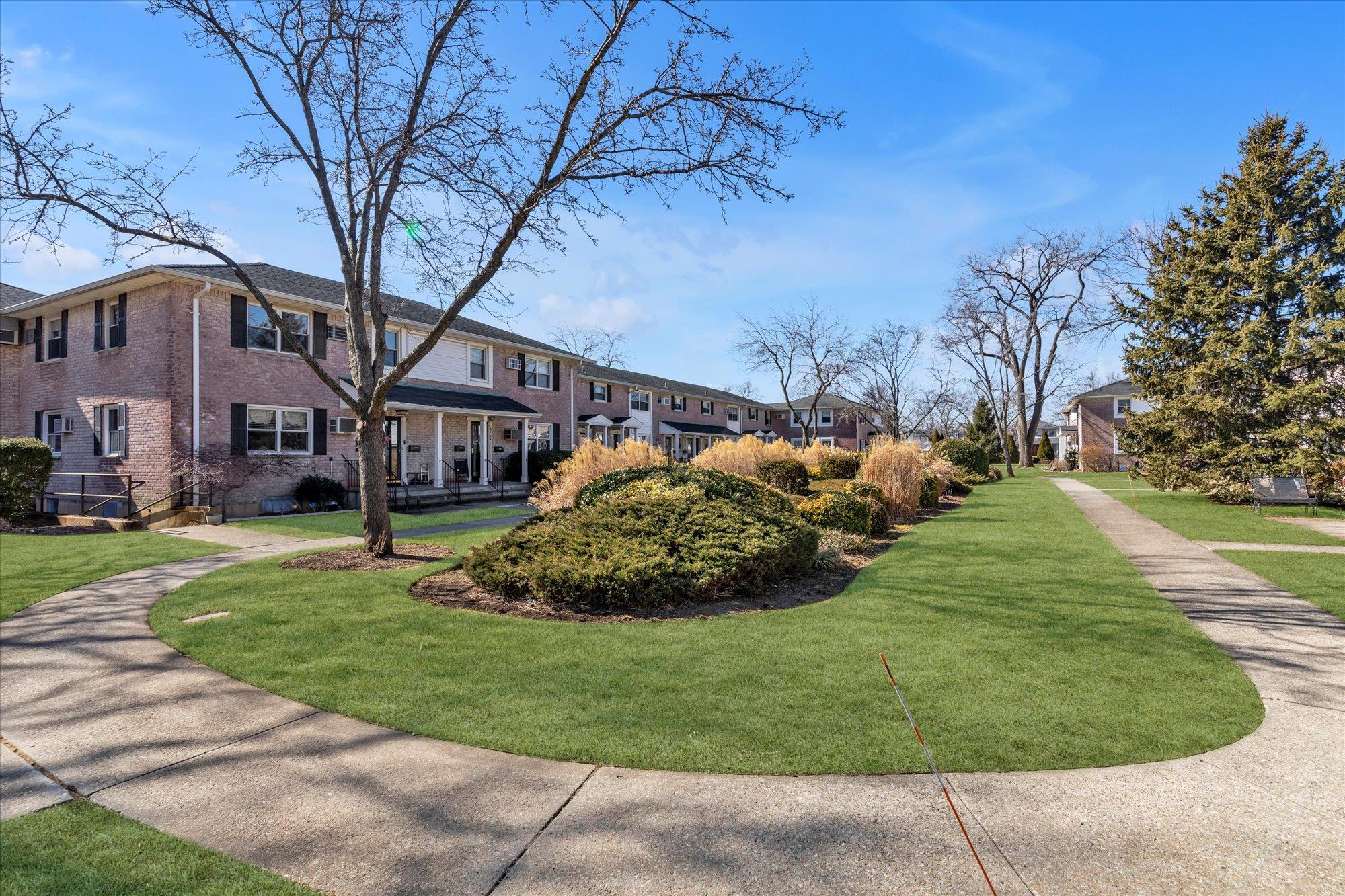 81-56 Langdale Street #81-56, New Hyde Park, New York image 15