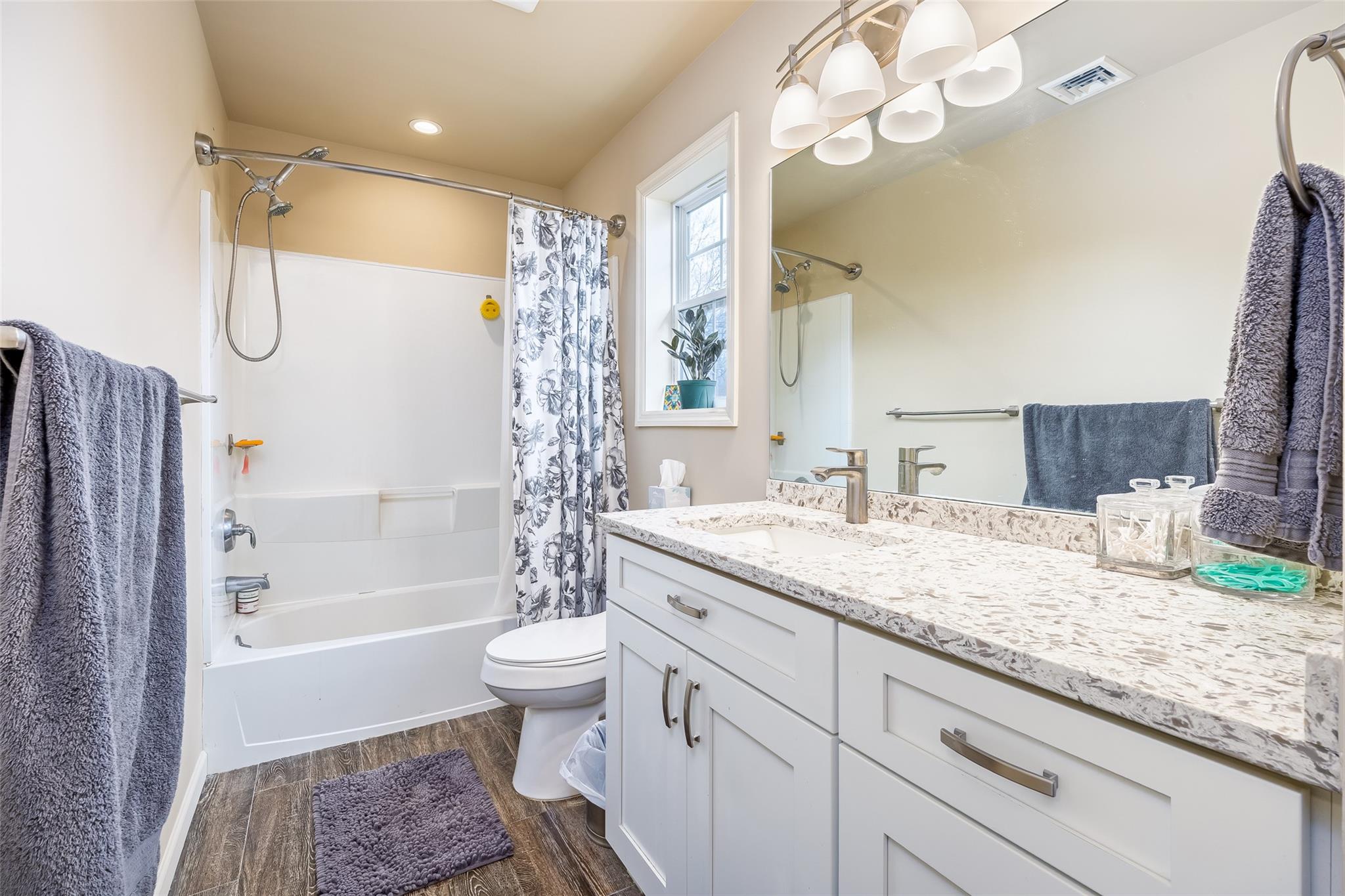 246 N Country Road, Port Jefferson, New York image 18