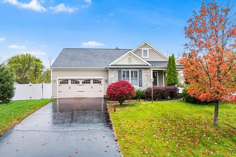 Photo of 5 Matthews Court, Colonie, NY 12047 (MLS # 943599)