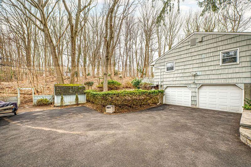 23 Pilgrim Drive, Port Jefferson, New York image 3
