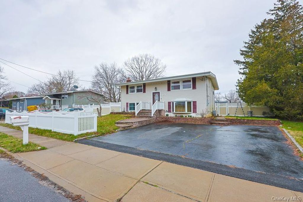 Photo of 376 Magnolia Drive, Selden, NY 11784 (MLS # 982099)