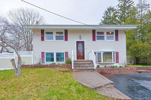 Photo of 376 Magnolia Drive, Selden, NY 11784 (MLS # 982099)